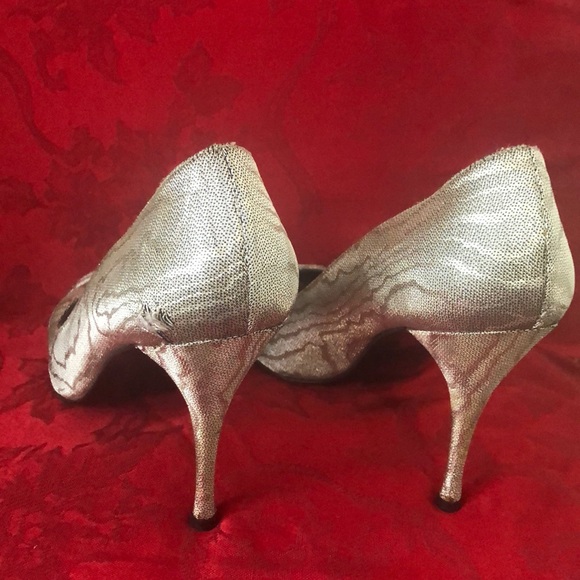 Stuart Weitzman Metallic Sashay Pumps - Picture 4 of 5